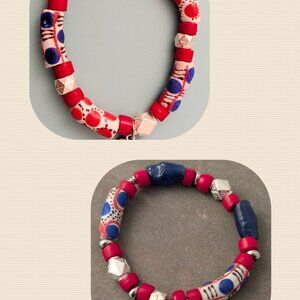Set of 2 recycled glass bead elastic bracelets|